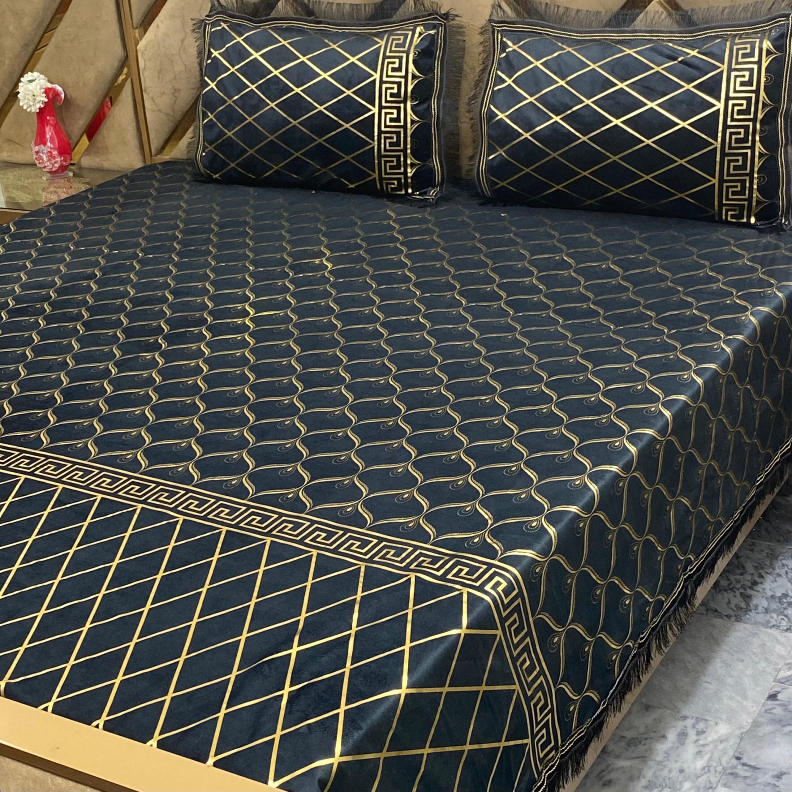 3PC Texture Velvet Bedsheet 😍 – Black